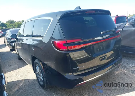 2023 Chrysler Pacifica Touring z USA, uszkodzony, nr VIN 2C4RC1FG2PR531614